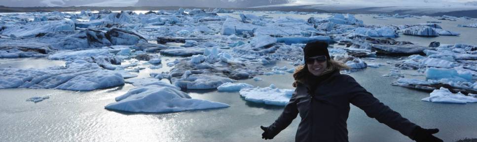 Visita ao lago cheio de icebergs aos pés da geleira Vatnajökull, no Parque de Skaftafell, no sul da Islândia